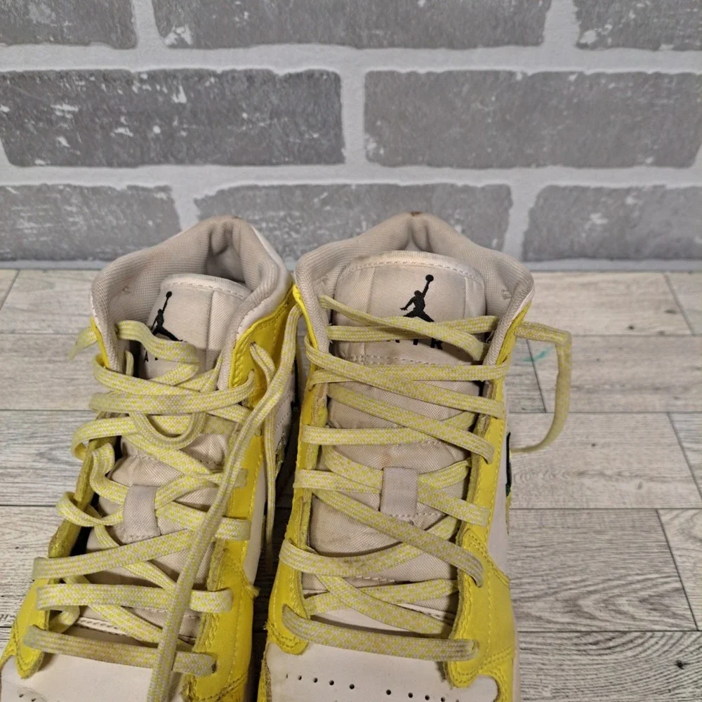 Nike Air Jordan 1 Mid SE Dynamic Yellow Floral Rose Patch Size 6y AV5174-700‎